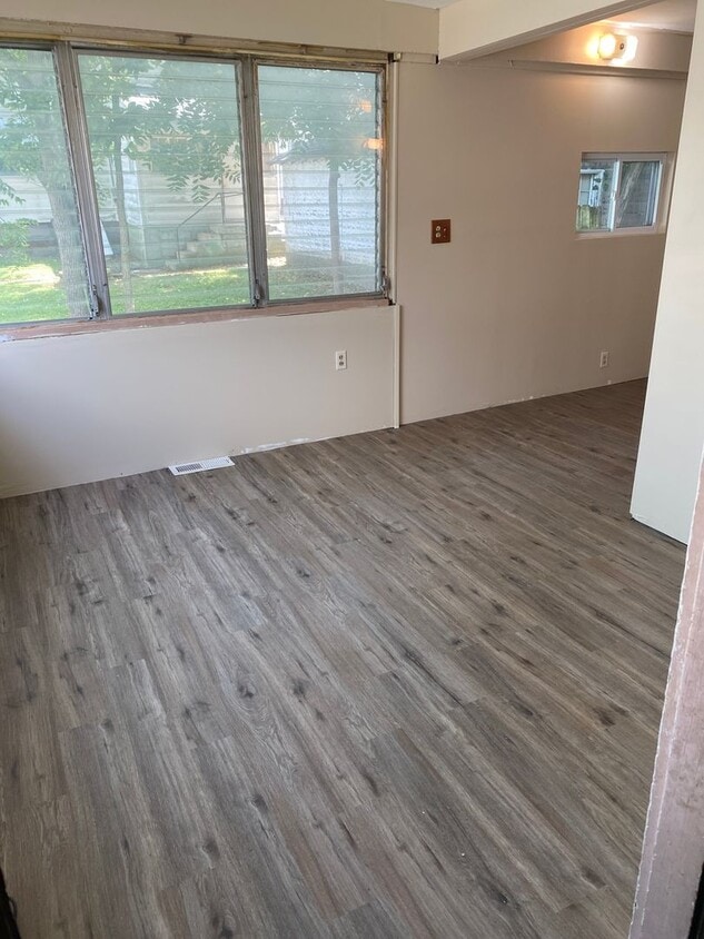 Primary Photo - 4 Bedroom and 2 Bathroom located in Crawfo...