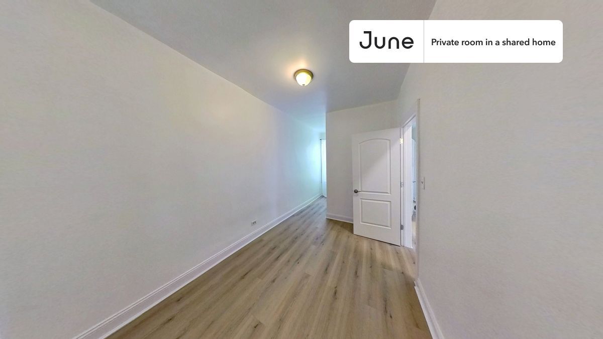 Foto principal - Private bedroom in 4 bed/1 bath Home