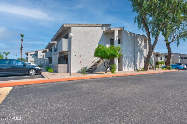 Foto del edificio - 6480 N 82nd St