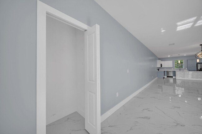 Foto del edificio - 104 Harry Ave S