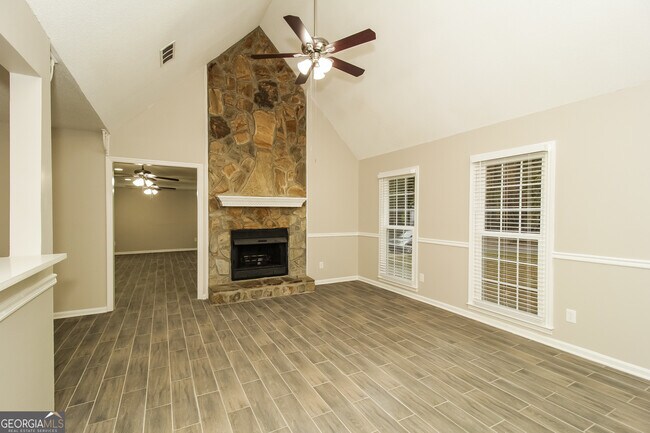 Foto del edificio - 7729 St James Ct