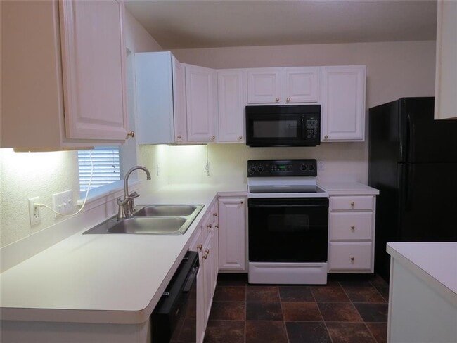 Foto del edificio - 1503 Serene Oaks Dr