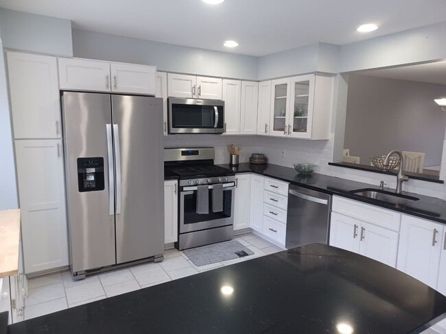 Building Photo - 8028 Valleys Crest Ct