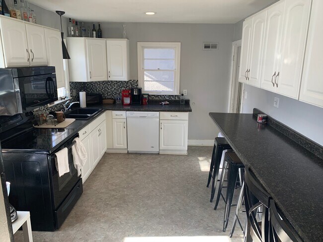 Building Photo - Must See! Just a Few Blocks From Campus and Aggieville! Available August 1st!