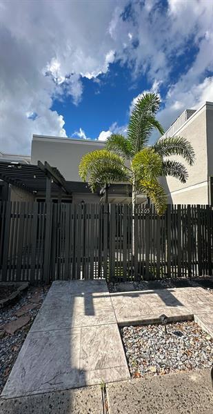 Primary Photo - 11205 NW 15th St