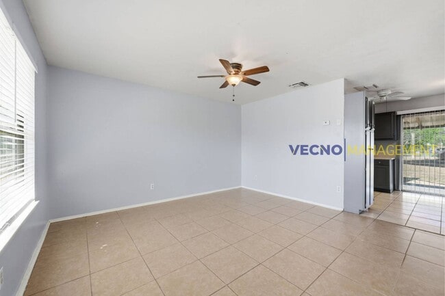 Foto del edificio - 701 Aviaton Ave