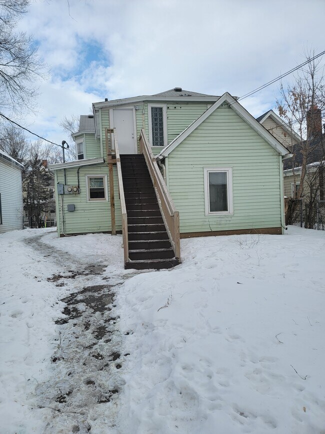 Building Photo - 96 Manitoba Ave W