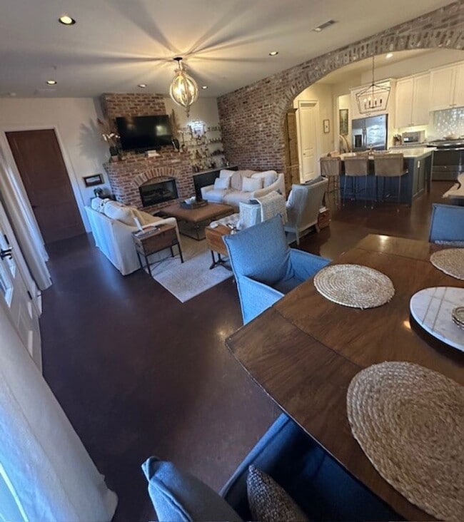 Building Photo - 3BR/3BA For Rent