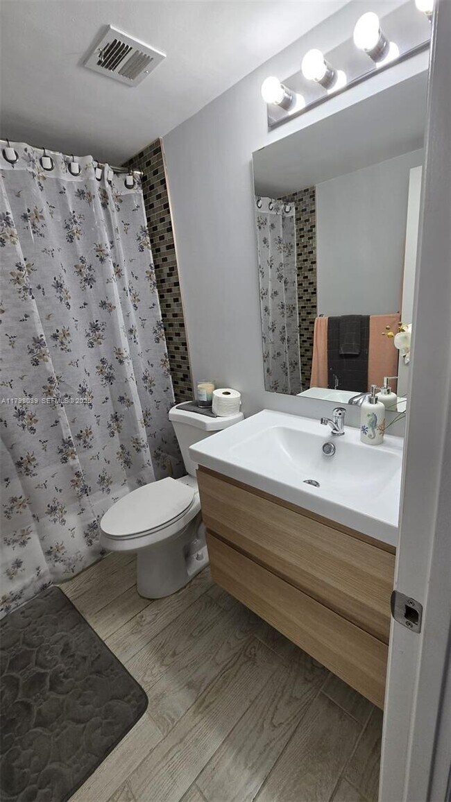 Foto del edificio - 1985 S Ocean Dr