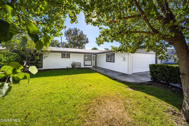 Foto del edificio - 27416 Dewdrop Ave