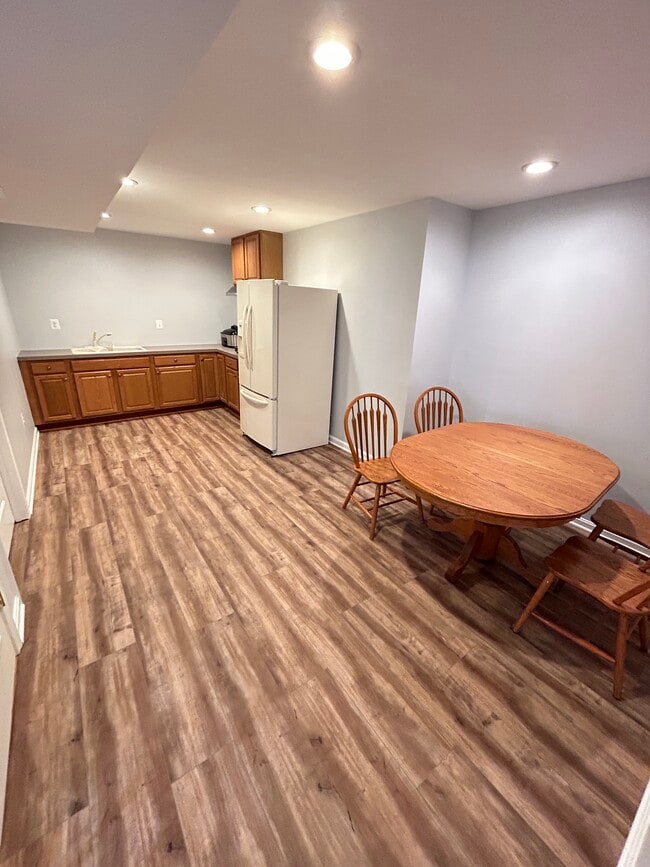 Building Photo - 6256 Willowfield Way