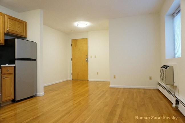 Building Photo - Amazing 1 Bedroom in Mission Hill!