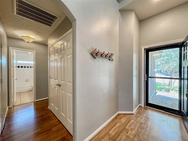 Foto del edificio - 3506 Deerbrook Ct