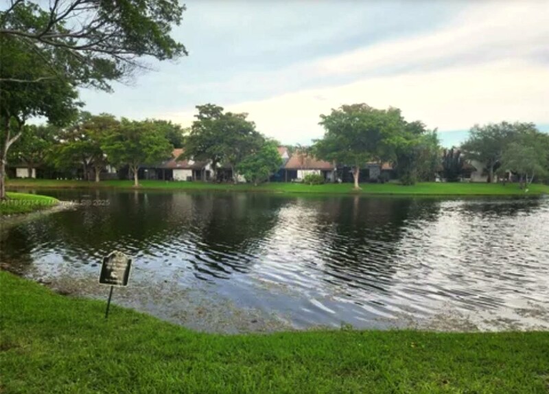 Photo - 247 Wimbledon Lakes Dr (Plantation, FL)