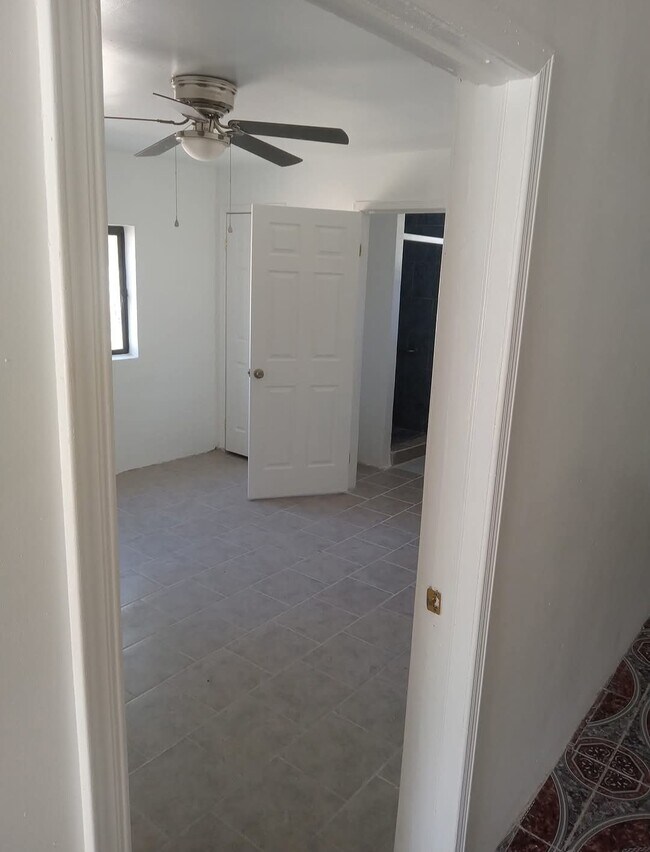 Building Photo - 624 De Vargas Dr