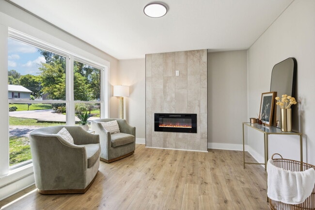 Living room #2 - 132 Elaine Dr