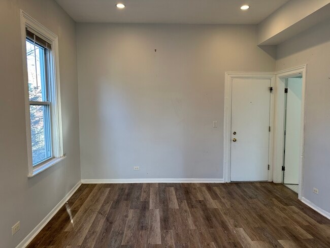 Building Photo - 2451 N Marshfield Ave