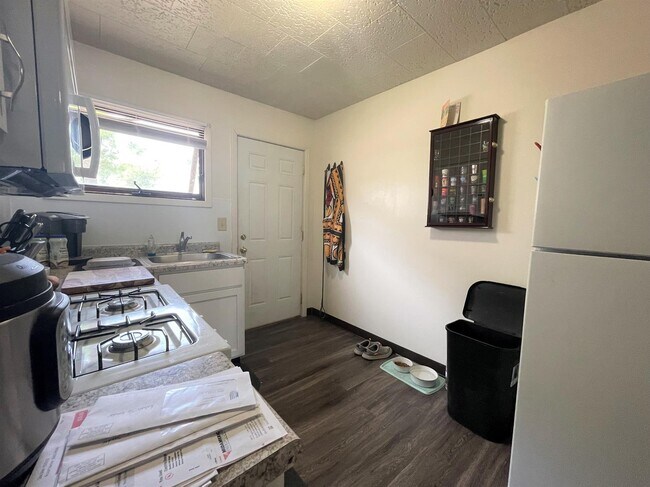 Building Photo - 720 4th Ave Pl