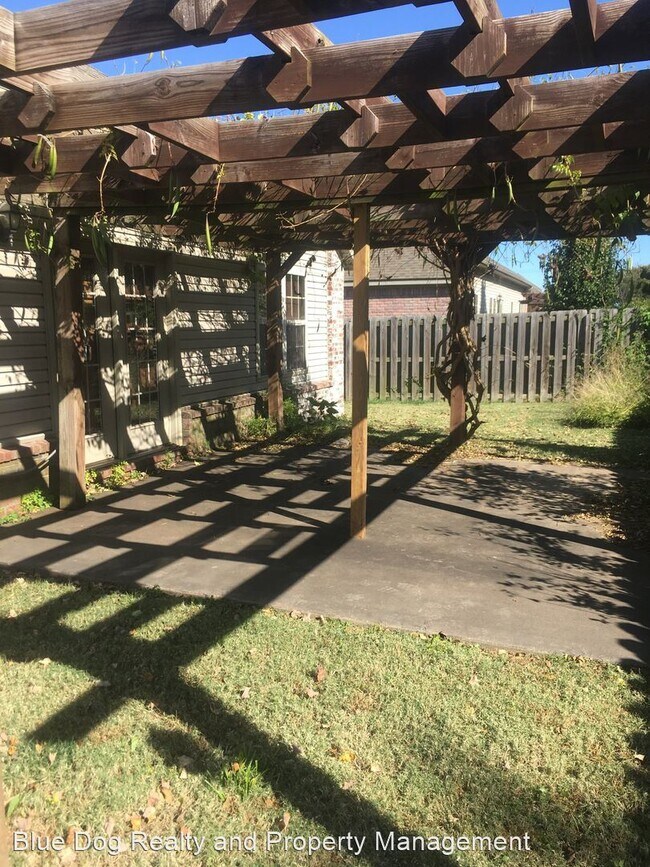 Building Photo - 4 br, 2 bath House - 2709 SW Tanglewood Ave