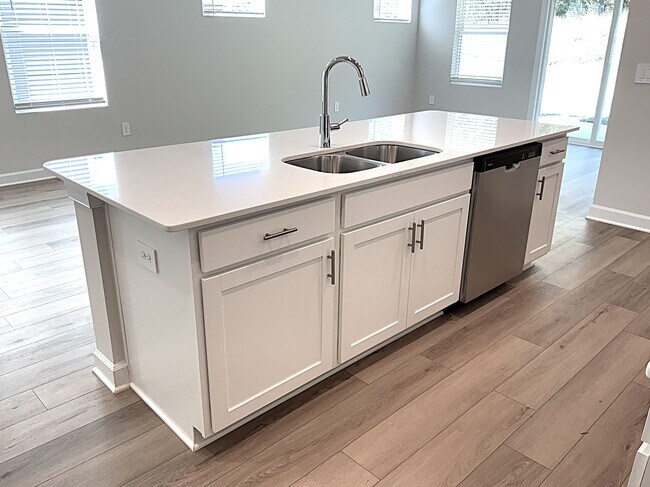 Foto del edificio - 548 Crowder Pl