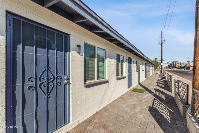 Building Photo - 299 S Oregon St