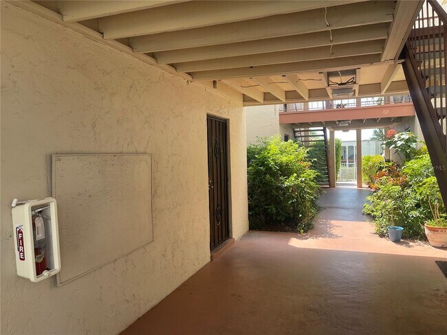 Building Photo - 518 Orange Dr