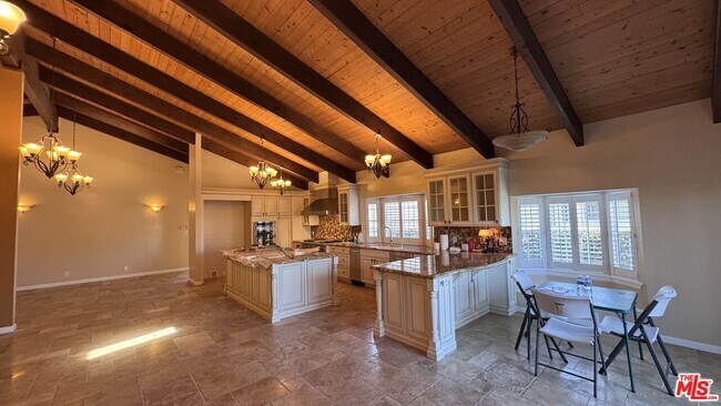 Foto del edificio - 4127 W 176th St