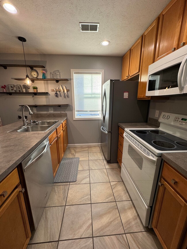 Kitchen - 1085 Weathervane Pl