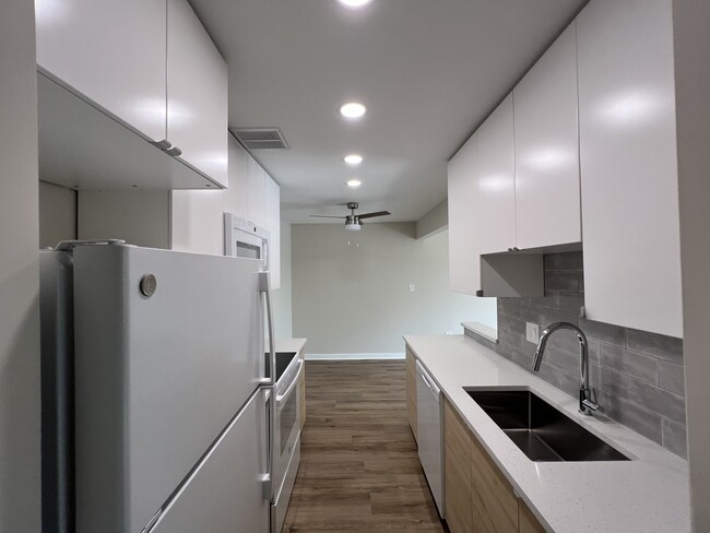 Building Photo - 7425 Brookdale Dr
