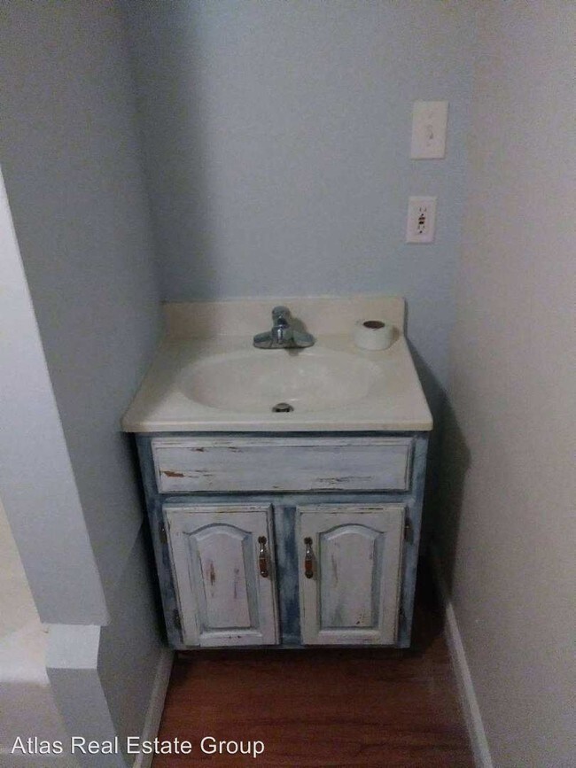 Building Photo - 810 Kimbark St