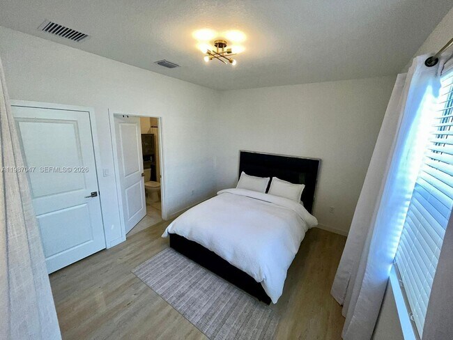 Foto del edificio - 456 NE 4th St