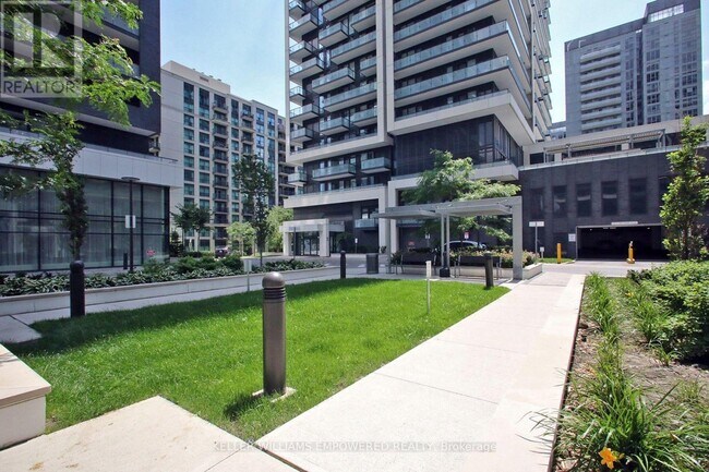 Building Photo - 105 Oneida Crescent