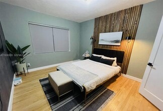 Building Photo - 9140 NE 8th Ave