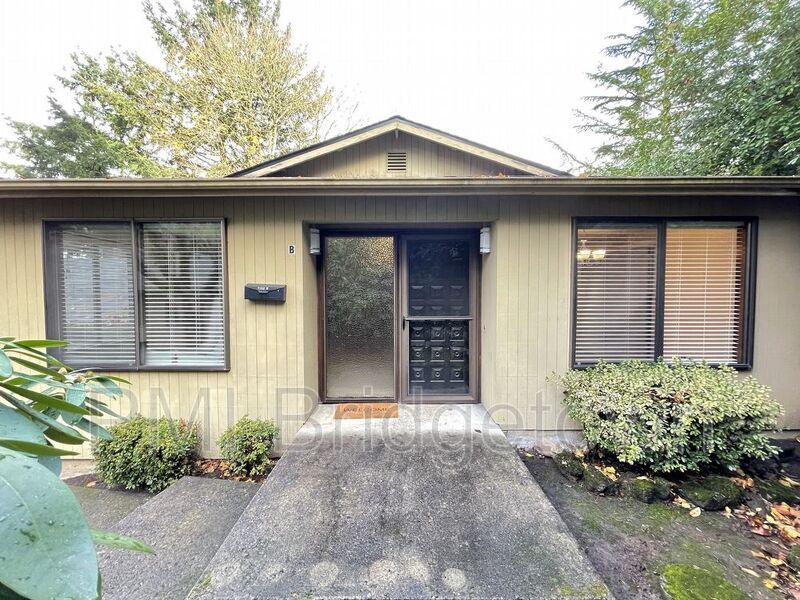7150 SE Thorburn St, Portland, OR 97215 House Rental in Portland, OR