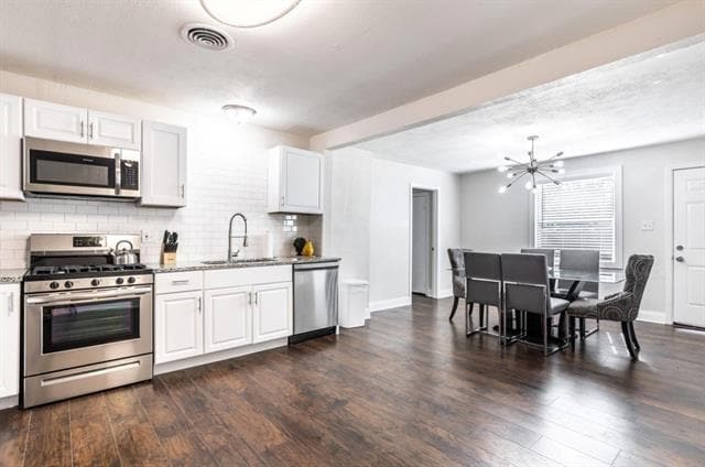 Foto del edificio - 2134 Fenwick Dr