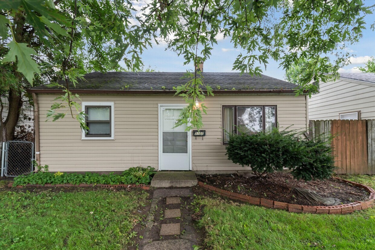 Primary Photo - 5107 Bennett Rd