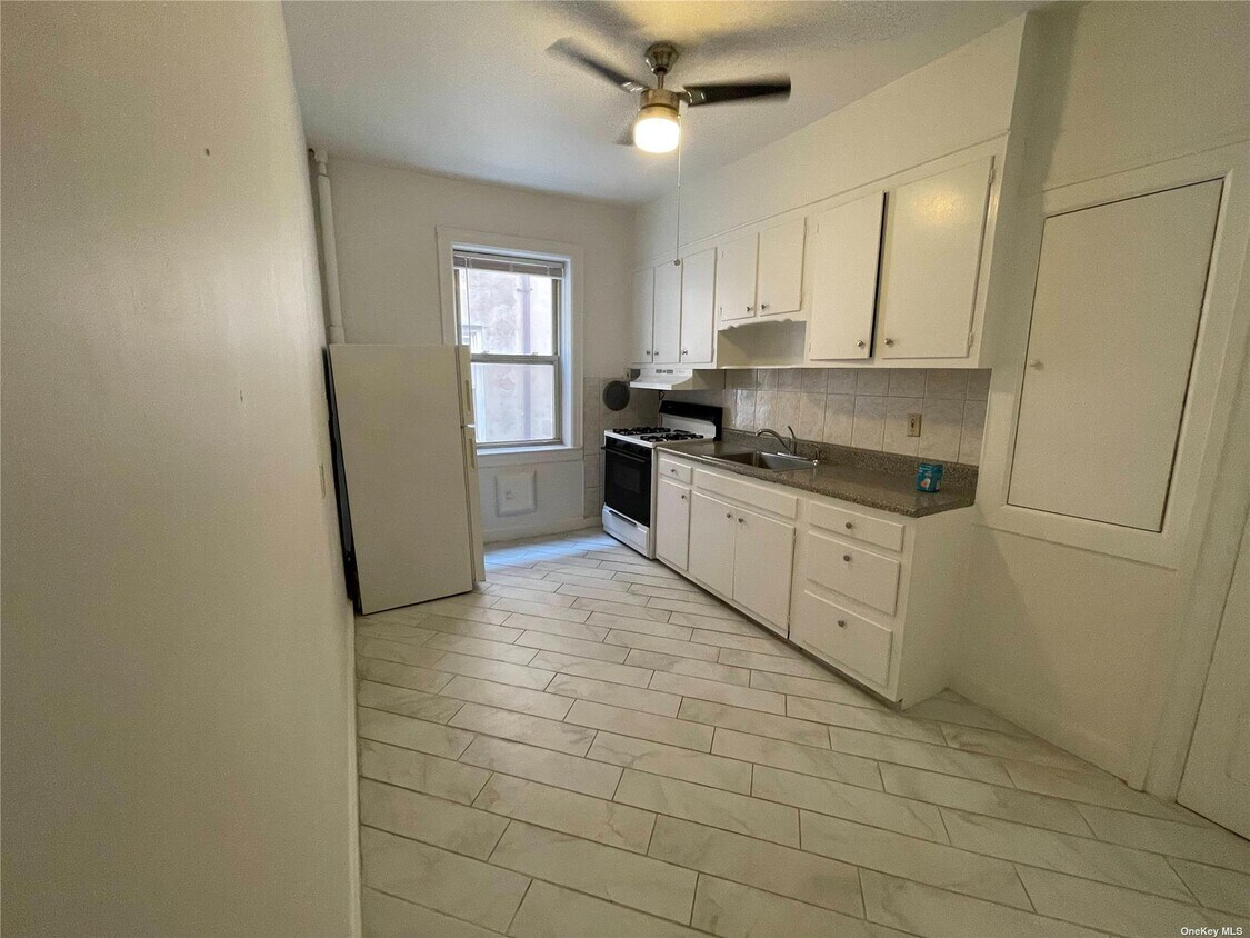 474949 44th St Unit 1R, Sunnyside, NY 11104 Apartment for Rent in