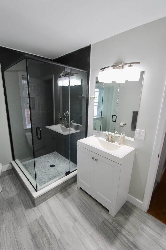 Photo - 94 E Cottage St Apartment