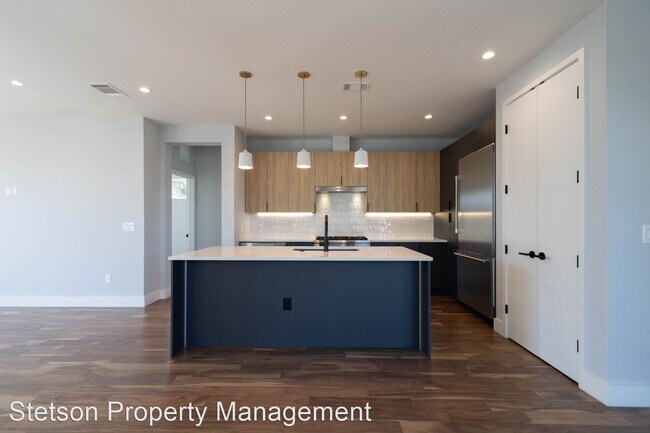Building Photo - 4 br, 4 bath House - 2901 Oak Crest Ave Un...
