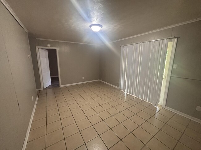 Building Photo - 3021 Ashwood St