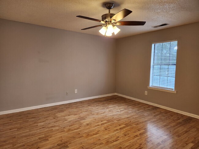 Foto del edificio - 2-Bedroom Apartment in Prime Decatur Location - Don't Miss Out!