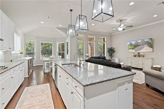Foto del edificio - 4304 Valley Oaks Dr