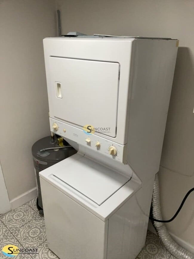 Foto del edificio - 3233 Rosselle St