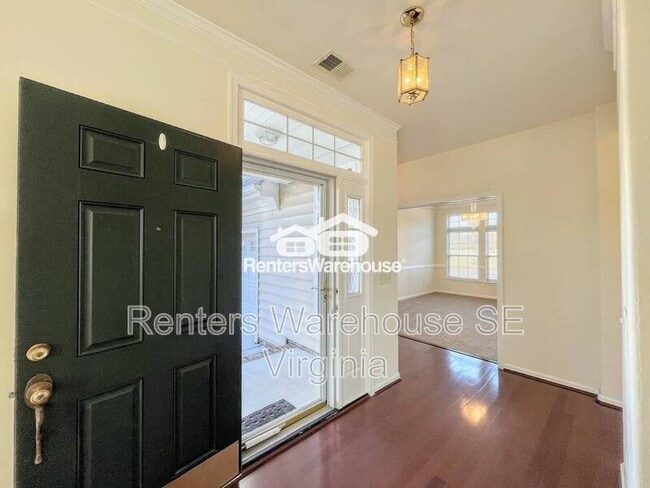 Building Photo - 2094 Queens Point Dr