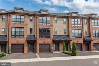 Building Photo - 25 Sienna Pl