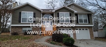 Building Photo - 6141 Blue Ash Dr