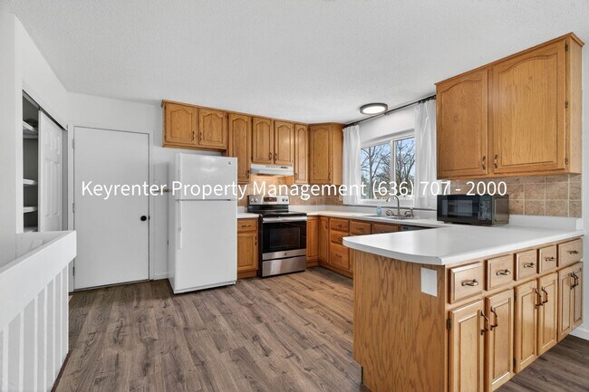 Foto del edificio - Spacious 3BR Home with Finished Basement in St. Charles