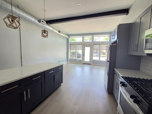 Foto del edificio - 2642 W Pratt Blvd