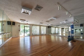 Foto del edificio - 29 Village Rock Ln