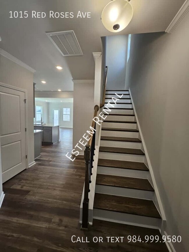 Foto del edificio - 1015 Red Roses Ave